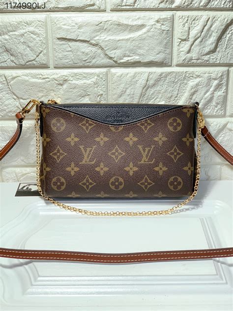 louis vuitton small crossbody with chain|louis vuitton crossbody with zipper.